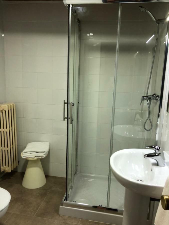 Hostal Di Verena Puigcerdà Buitenkant foto